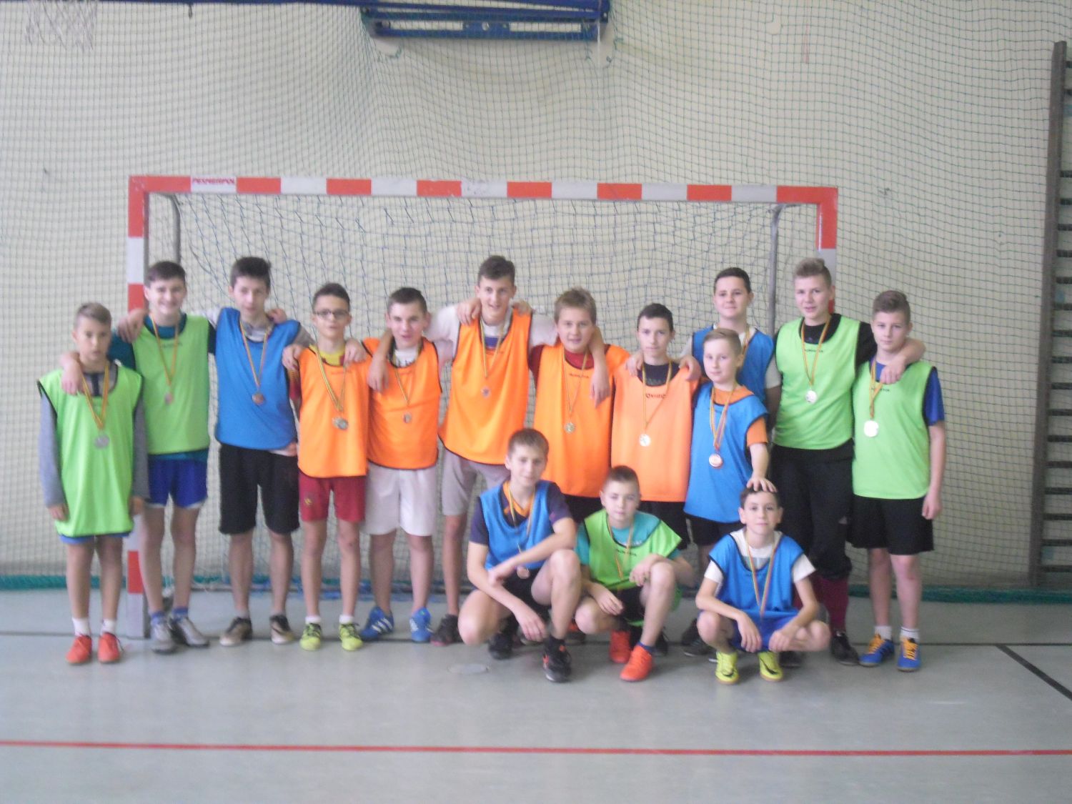 Gminny turniej halowej piłki nożnej młodzieży szkolnej w kategorii Młodzik i Trampkarz